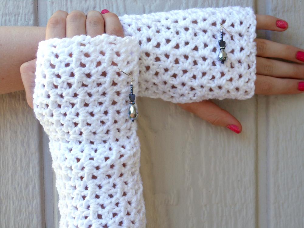 White Fingerless Gloves With Beaded Dangle